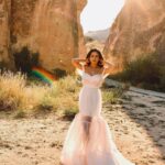 Sonnalli Seygall Instagram - Darling I'm a nightmare, dressed like a daydream 🤍 Photograph: @kappadokia_stambul_tr @arik_photoart #sundayvibes #weekendmood #cappadocia #cappadociaturkey #travelphotography #beautifuldestinations #discoverturkey #travelwithsonnalli