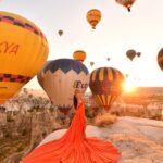 Sonnalli Seygall Instagram - 🔥🎈 Smart ppl will know what my caption means 😋 Photograph: @kapadokya_istanbul @arik_photoart #cappadocia #cappadociaballoon #cappadociaturkey #hotairballoon #travelphotography #beautifuldestinations #discoverturkey #travelwithsonnalli Capadócia