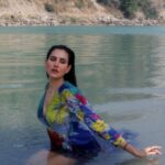 Sonnalli Seygall Instagram - Movement, it’s what keeps us alive. The more you move, the healthier you are. Walk, dance, jump do whatever brings you joy, but move! I personally love moving in nature, with nature. It’s like washing of my soul… bliss 💙 👗 @mandirawirkhq 🎥 @ankitkumarphotographer