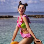 Sonnalli Seygall Instagram - Main character energy Stylist: @trishadjani Swimwear: @flirtatious_india . . #maldives #maldivesdiaries #travelwithsonnalli #sunshinestateofmind #weekendmood #sundayvibes #throwbackmemories