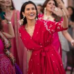 Sonnalli Seygall Instagram - Felt like the Indian version of this emoji💃🏻 Outfit: @mandirawirkhq Jewellery: @anaqajewels Photograph: @the_wedding_files #wedding #bestfriendswedding #sangeet #bridesmaid #indianwedding