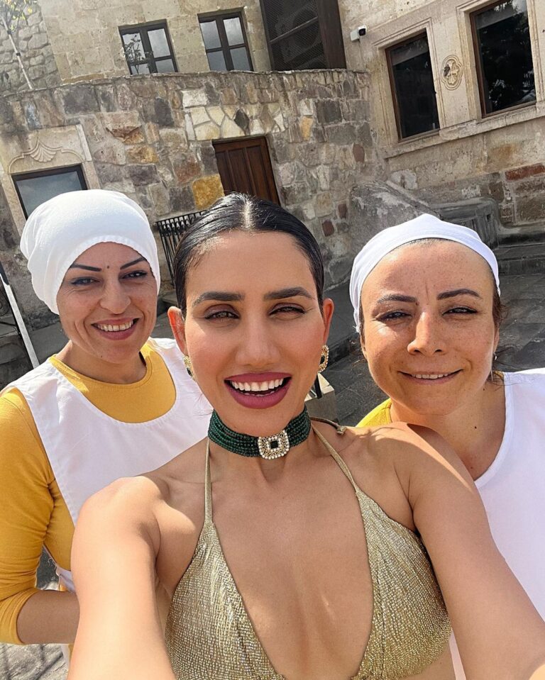Sonnalli Seygall Instagram - A typical day at the @museumhotel 🌟 ——————————————————————— Swipe left to see the stunning property, their friendly faces and a whole lot of chill vibes that I’m digging there! #travelwithsonnalli #vacationdiaries #luxuryhotel #turkey #cappadocia #weekendmood #relaischateaux Cappadocia Turkey