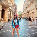 Sonnalli Seygall Instagram - All smiles in Baku X @azerbaijanairlinesindia #DelhiConnectsWithBaku #DirectWeeklyFlightsToBaku 📸 @sarvesh_shashi ——————————————————————— #travelbaku #baku #travelazerbaijan #delhiconnectswithbaku #travelwithsonnalli #vacationdiaries