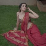 Sonnalli Seygall Instagram – Mom incase you were wondering where your red saree went, Hi 👋🥰

Photograph: @dieppj 

#sareelover #traditionalvibes #tuesdaymood