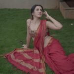 Sonnalli Seygall Instagram - Mom incase you were wondering where your red saree went, Hi 👋🥰 Photograph: @dieppj #sareelover #traditionalvibes #tuesdaymood