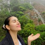 Sonnalli Seygall Instagram - Impromptu monsoon getaways have my ❤️ #Mondaymood #monsoonvibes #bliss #weekendgetaway