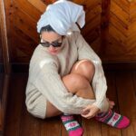Sonnalli Seygall Instagram - Just out of the shower, lazy & sunny- My #SundayMood 😎 ☀️