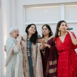Sonnalli Seygall Instagram - Felt like the Indian version of this emoji💃🏻 Outfit: @mandirawirkhq Jewellery: @anaqajewels Photograph: @the_wedding_files #wedding #bestfriendswedding #sangeet #bridesmaid #indianwedding
