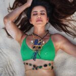 Sonnalli Seygall Instagram - My resting beach face😌🧜‍♀️ Jewellery: @anaqajewels #serene #beach #maldives #traveldiaries #calm #goodvibes #maldivesisland #throwback #travelwithsonnalli