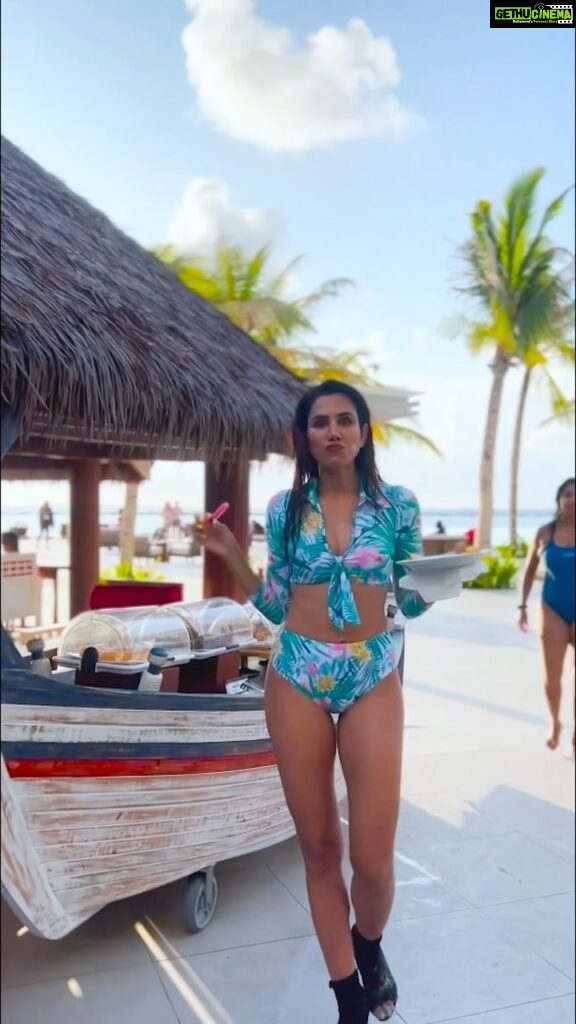 Sonnalli Seygall Instagram - A glimpse of my time at @paradisemaldives 📍🏖 @villahotels 🧡 #maldives #paradiseisland #traveldiaries #vacayvibes #reels #reelitfeelit #trendingreels #travelreels #travelwithsonnalli