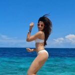 Sonnalli Seygall Instagram - Come dive in with me 🌊 #scubadivinglife #scubadivingtrip #maldives #adventuretime #reels #reelsinstagram #trendingreels #feelitreelit #viralreels #travelwithsonnalli #scubadivinglife #scubadivingtrip #maldives #adventuretime #reels #reelsinstagram #trendingreels #feelitreelit #viralreels