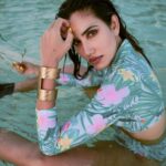 Sonnalli Seygall Instagram - I’m that wild soul 🌿 Location: @paradisemaldives Jewellery: @anaqajewels #maldives #islandlife #traveldiaries #paradise #vacaymodeon #travelwithsonnalli Paradise Island Maldives