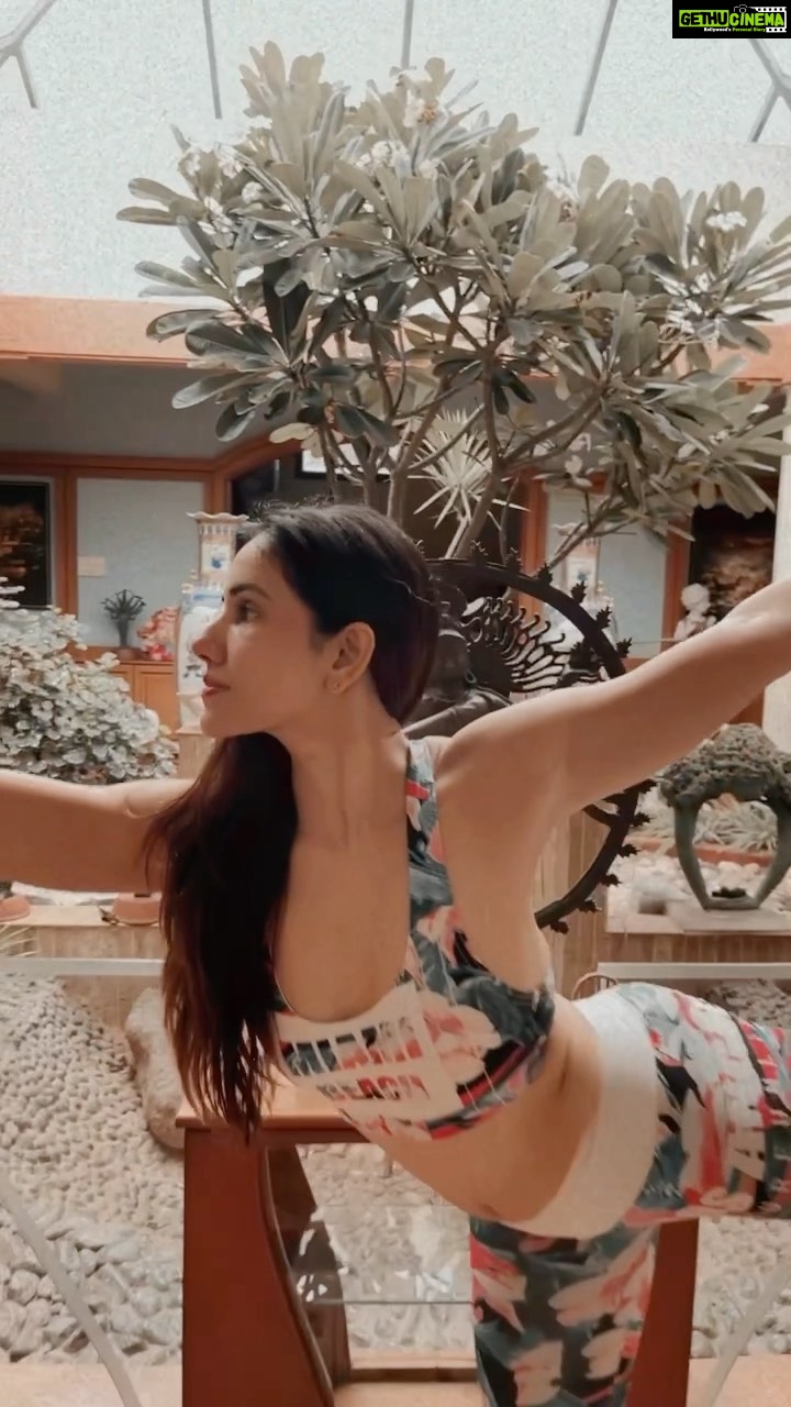 Sonnalli Seygall Instagram - Yoga adds years to your life, and life to your yearsπππ Yoga tip: Drink 3-4 liters of water during the day as it will help you to flush the toxins out of the body that are released during your yoga practice. #yoga #fitness #yogasanas #positivity #yogareels #selfcare #mondaymotivation #fitnessmotivation #mondayvibes #reels #viralreels #feelitreelit