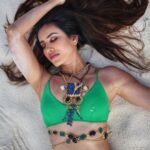 Sonnalli Seygall Instagram - My resting beach face😌🧜‍♀️ Jewellery: @anaqajewels #serene #beach #maldives #traveldiaries #calm #goodvibes #maldivesisland #throwback #travelwithsonnalli