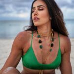 Sonnalli Seygall Instagram - My resting beach face😌🧜‍♀️ Jewellery: @anaqajewels #serene #beach #maldives #traveldiaries #calm #goodvibes #maldivesisland #throwback #travelwithsonnalli