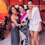 Sonnalli Seygall Instagram - Heart full of gratitude. Birthdays are very meditative for me, it’s a reflection of my year gone by and how I’m feeling as I complete another beautiful year ⭐️ This year I decided to throw myself a little party! Bcoz last few months I’ve worked reallly realllyyy hard n I think I deserved a little fun on special day! So here’s a glimpse into my birthday party night 🥳🥂 Thank uuuuu to allll my friends who made it ❤️ I love u!! Thank uuu to all my friends, colleagues, fans, other humans who’ve been sending so much love my way! I love you guys too ❤️ And a hugeee thank u to team birthday! U guys are the best 🙌⭐️ - Muh- @eshaasikka @shardahairstyles Stylist- @trishadjani Location- @pinkwasabi.in ——————————————————————— #grateful #gratitude #birthday #birthdayeve #love #mypeople