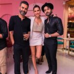Sonnalli Seygall Instagram - Heart full of gratitude. Birthdays are very meditative for me, it’s a reflection of my year gone by and how I’m feeling as I complete another beautiful year ⭐️ This year I decided to throw myself a little party! Bcoz last few months I’ve worked reallly realllyyy hard n I think I deserved a little fun on special day! So here’s a glimpse into my birthday party night 🥳🥂 Thank uuuuu to allll my friends who made it ❤️ I love u!! Thank uuu to all my friends, colleagues, fans, other humans who’ve been sending so much love my way! I love you guys too ❤️ And a hugeee thank u to team birthday! U guys are the best 🙌⭐️ - Muh- @eshaasikka @shardahairstyles Stylist- @trishadjani Location- @pinkwasabi.in ——————————————————————— #grateful #gratitude #birthday #birthdayeve #love #mypeople