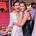 Sonnalli Seygall Instagram - Heart full of gratitude. Birthdays are very meditative for me, it’s a reflection of my year gone by and how I’m feeling as I complete another beautiful year ⭐️ This year I decided to throw myself a little party! Bcoz last few months I’ve worked reallly realllyyy hard n I think I deserved a little fun on special day! So here’s a glimpse into my birthday party night 🥳🥂 Thank uuuuu to allll my friends who made it ❤️ I love u!! Thank uuu to all my friends, colleagues, fans, other humans who’ve been sending so much love my way! I love you guys too ❤️ And a hugeee thank u to team birthday! U guys are the best 🙌⭐️ - Muh- @eshaasikka @shardahairstyles Stylist- @trishadjani Location- @pinkwasabi.in ——————————————————————— #grateful #gratitude #birthday #birthdayeve #love #mypeople
