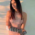 Sonnalli Seygall Instagram - Swipe for magic 💫 Makeup: @eshaasikka Styling: @stylekarmaa Earings: @esmecrystals