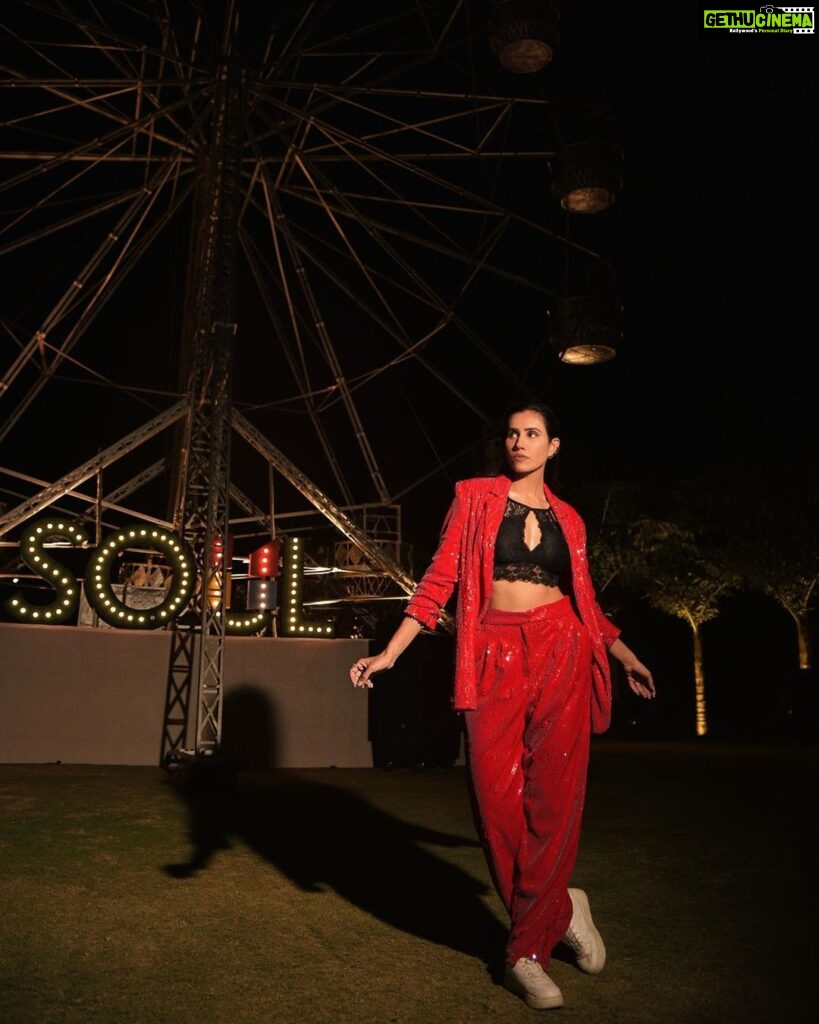 Sonnalli Seygall Instagram - Last month, this day~ One of the best weekends in a long time at the #SoulFestival by @lifestyleasiaindia ❤️ @rahulgangs_ thanuuu to u & ur team for sexiest time ever. One month later I’m still recovering 😅💥 @theanantaudaipur @anantahotels @architecturedesign.in @travelandleisureindia @the.envelop 📸 @samir_samuel_david