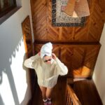 Sonnalli Seygall Instagram - Just out of the shower, lazy & sunny- My #SundayMood 😎 ☀️