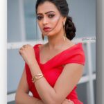 Sowmya Rao Nadig Instagram - Swipe next for smile 😊 #sowmyasharada #sowmyarao Costume @impriyankasahajananda MUA @vamshi_artistry Hairstyle @khajahairstylest 📸 @ravi_cross_clickx #jabardasth #etvtelugu #positivevibes