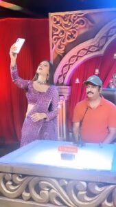 Sowmya Rao Nadig Instagram - Our judge crazy Krishna Bhagavan Costume @divya_varun_official Jewellery @emmadi_silver_jewellery #réel #reelsinstagram #explore #shooting #funny #jabardasth #etvtelugu #sowmyarao