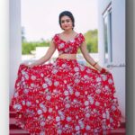 Sowmya Rao Nadig Instagram - It’s never too late to be what you might have #sowmyasharada #sowmyarao Costume @divya_varun_official Photography @ravi_cross_clickx Makeup @shafi_rock_9 #jabardasth #etvtelugu #positivequotes