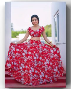 Sowmya Raoh Instagram - It’s never too late to be what you might have
#sowmyasharada 
#sowmyarao 

Costume @divya_varun_official 
Photography @ravi_cross_clickx 
Makeup @shafi_rock_9 

#jabardasth #etvtelugu #positivequotes