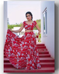 Sowmya Raoh Instagram - It’s never too late to be what you might have
#sowmyasharada 
#sowmyarao 

Costume @divya_varun_official 
Photography @ravi_cross_clickx 
Makeup @shafi_rock_9 

#jabardasth #etvtelugu #positivequotes