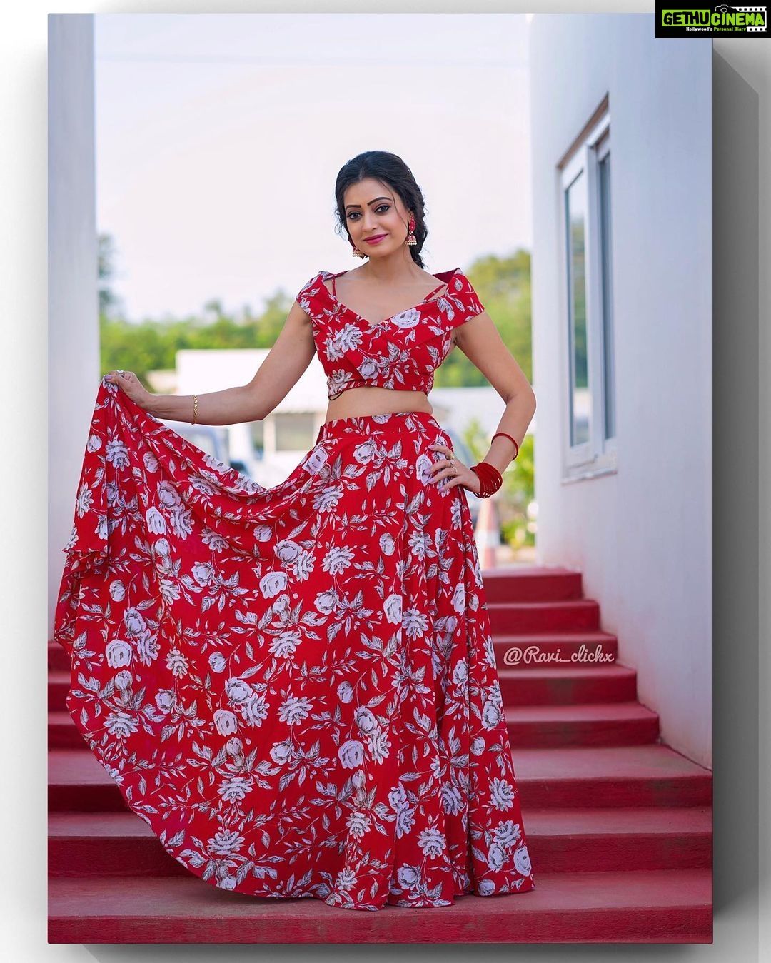 Sowmya Raoh - 18.1K Likes - It’s never too late to be what you might have
#sowmyasharada
#sowmyarao
Costume @divya_varun_official
Photography @ravi_cross_clickx
Makeup @shafi_rock_9
#jabardasth #etvtelugu #positivequotes
