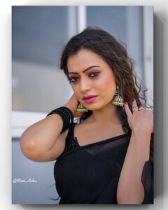 Sowmya Raoh Instagram - Forget the failure, Keep the lesson 🖤
#sowmyasharada #sowmyarao 

Costume @divya_varun_official 
Jewellery @lucky_jewelleries 
Hairstyle @shafi_rock_9 
Photography @ravi_cross_clickx 

#sridevidramacompany #etvtelugu #positivevibes