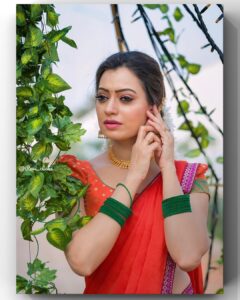 Sowmya Raoh Instagram - 100th Episode celebration 💥⭐️#sridevidramacompany #SDC
Tomorrow on @etvtelugu2708

Photography @ravi_cross_clickx 📸

#sowmyasharada #sowmyarao #jabardasth #halfsaree