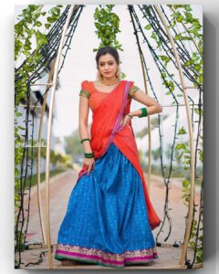 Sowmya Raoh Instagram - 100th Episode celebration 💥⭐️#sridevidramacompany #SDC
Tomorrow on @etvtelugu2708

Photography @ravi_cross_clickx 📸

#sowmyasharada #sowmyarao #jabardasth #halfsaree