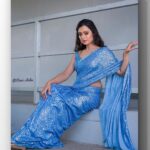 Sowmya Rao Nadig Instagram - Simplicity has it’s own charm 🧚🏻 #sowmyasharada #sowmyarao Costume @divya_varun_official Photography @ravi_cross_clickx #jabardasth #saree #positivevibes