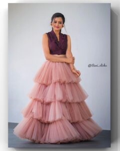 Sowmya Raoh Instagram - Don’t dream of it. Train for it .

#sowmyasharada 
#sowmyarao 
#jabardasth 

Costume @impriyankasahajananda 
Photography @ravi_cross_clickx 
Hairdresser @shafi_rock_9 

#etvtelugu #positivevibes