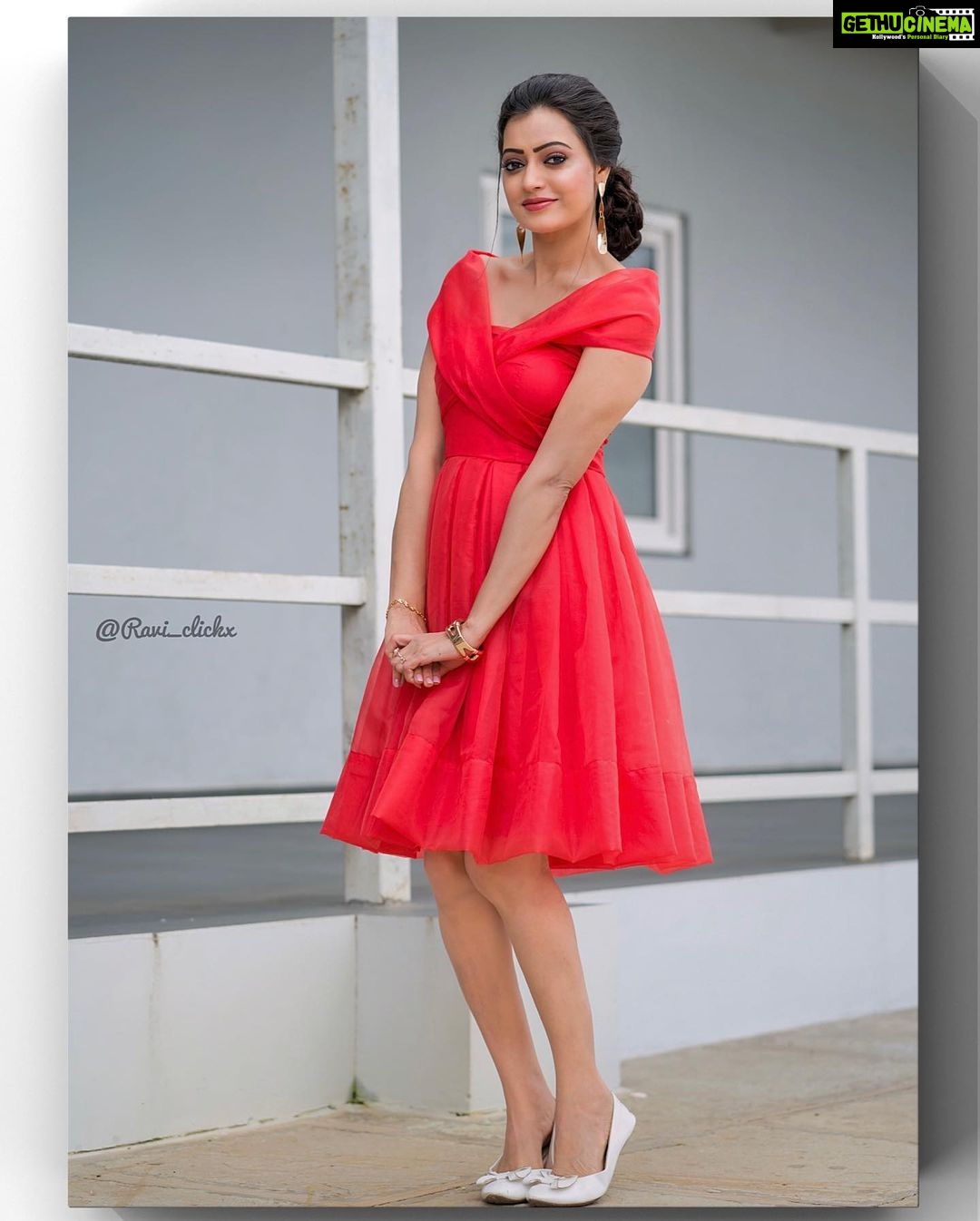 Sowmya Raoh - 24.3K Likes - Swipe next for smile 😊
#sowmyasharada #sowmyarao
Costume @impriyankasahajananda
MUA @vamshi_artistry
Hairstyle @khajahairstylest
📸 @ravi_cross_clickx
#jabardasth
#etvtelugu #positivevibes