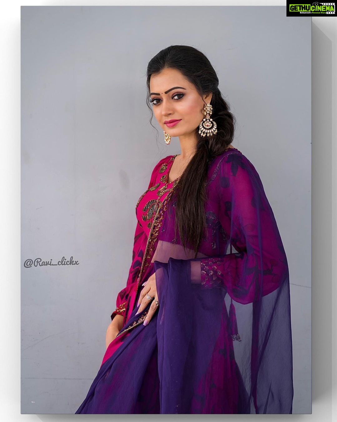 Sowmya Raoh - 33.1K Likes - Overwhelmed with the Jabardasth positive responses from all of you 🙏🏻😇….. 🤞🏼
#sowmyasharada
Costume @impriyankasahajananda
MUA @vamshi_artistry
Hairstyle @khajahairstylest
📸 @ravi_cross_clickx
#sowmyarao
#jabardasth
#etvtelugu #positivevibes