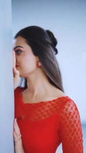 Sowmya Raoh Instagram - Red is a dose of joy ❤️ 

Costume @divya_varun_official 
Camera @naveen_photography_official 

#sowmyarao #sowmyasharada #jabardasth #etvtelugu #anchor #trendingreels #reels #explore