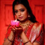 Sowmya Rao Nadig Instagram - Happy Deepavali to all. Are u guys still feeling festival vibes? Make up d hairs @makeup_hair_deepak #explorepage #saree #sareelove #festivaloutfit #sowmyasharada #etvtelugu