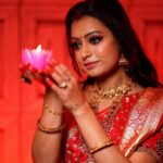 Sowmya Rao Nadig Instagram - Happy Deepavali to all. Are u guys still feeling festival vibes? Make up d hairs @makeup_hair_deepak #explorepage #saree #sareelove #festivaloutfit #sowmyasharada #etvtelugu