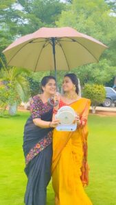 Sowmya Raoh Instagram - U r my mehabooba @shafna.nizam 
Miss you 😘 

#reels #reelitfeelit #remixonreels #explore #friendship #sowmyasharada