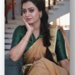 Sowmya Rao Nadig Instagram - Loge is too short to waste in thinking what to do … Just do it ✅ #sowmyasharada Costume @laxmikrishnaofficial #saree #sareelove #postivethinking #teluguserials #srimanthudu