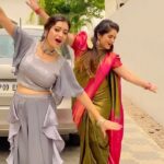Sowmya Rao Nadig Instagram - Some fun time at location!!! Sathya Kaveri.. Dancing to the rain song without rain🤪 Costume @laxmikrishnaofficial ❤️ #sowmyasharada #reels #barsoremegha #reelitfeelit #dancereels #srimanthudu #sathya #kaveri #reelkarofeelkaro #explore #remixonreels