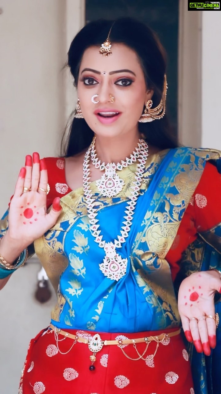 Sowmya Raoh - 34.6K Likes - Recreated my most loved reel ☺️😻
Tell which one is better??
#sowmyasharada
#reels #reelsinstagram #remixonreels #explore