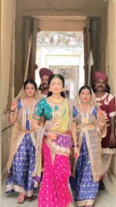 Sowmya Raoh Instagram - That Queen feel in Reel Life 👑 😀
#srimanthudu new look as mytridevi

#sowmyasharada 
#sowmyarao 

#reels #reelitfeelit #explore #shootlife