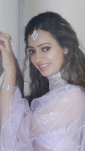 Sowmya Raoh Instagram - This song ❤️. 
#sowmyarao #sowmyasharada 

Costume @divya_varun_official
Jewellery @newideas_hyderabad 

#trending #masterumasteru #explore #jabardasth #etvtelugu #telugusongs #dhanush