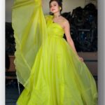 Sowmya Rao Nadig Instagram - Little support nourishes bigger Dreams ✨ #sowmyasharada #sowmyarao Costume @divya_varun_official Photography @ravi_cross_clickx #jabardasth #etvtelugu #motivation #positivequotes