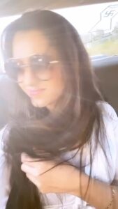Sowmya Raoh Instagram - Who all love long drive?😍😍😊

#sowmyasharada #sowmyarao #jabardasth #etvtelugu #reels #reelitfeelit #explore#longdrive