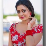 Sowmya Rao Nadig Instagram - It’s never too late to be what you might have #sowmyasharada #sowmyarao Costume @divya_varun_official Photography @ravi_cross_clickx Makeup @shafi_rock_9 #jabardasth #etvtelugu #positivequotes